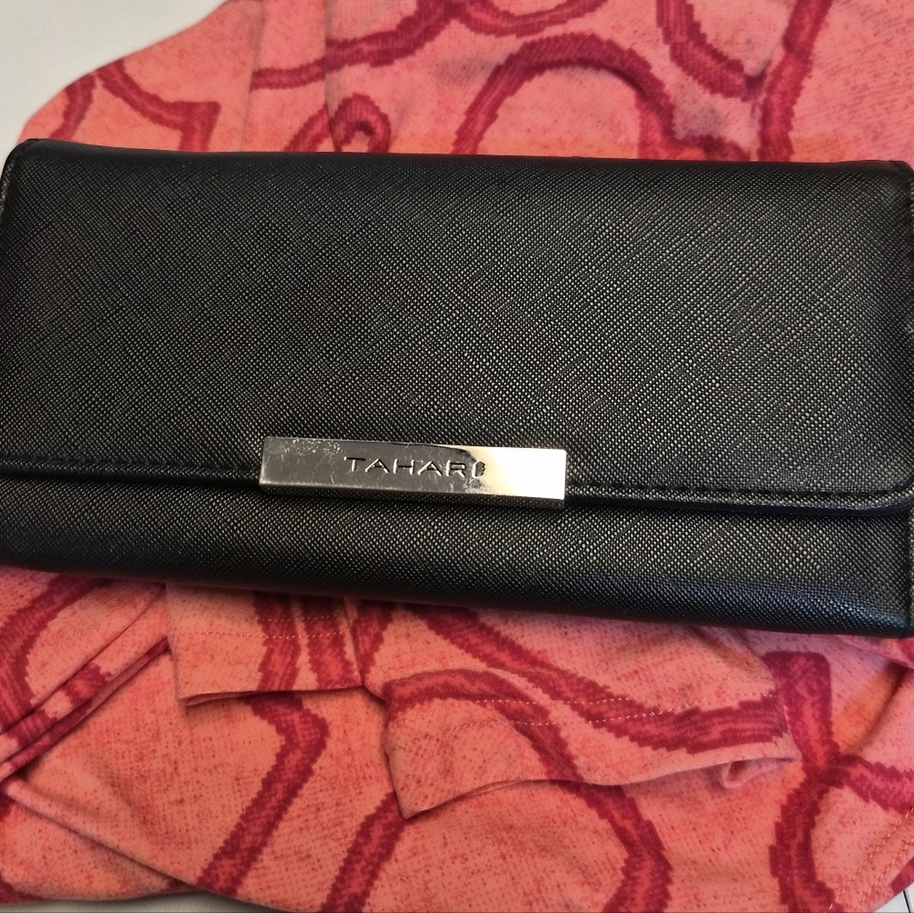 Tahari Elegant Black Women's Wallet Exc Cond